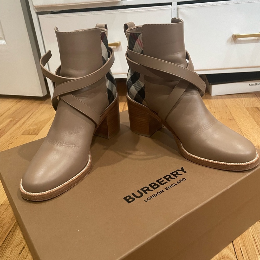Burberry Ankle Boots Beige/Tan/Wheat EU 40